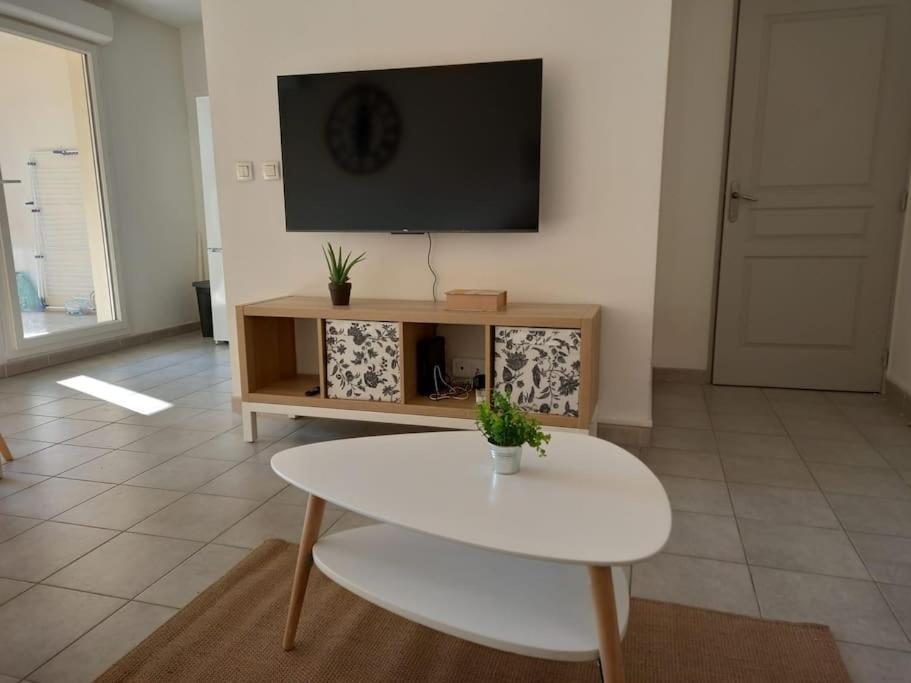 Appartement 8 Personnes En Face Des Remparts Climatise Avec Terrasse Et Parking Avinyon Dış mekan fotoğraf