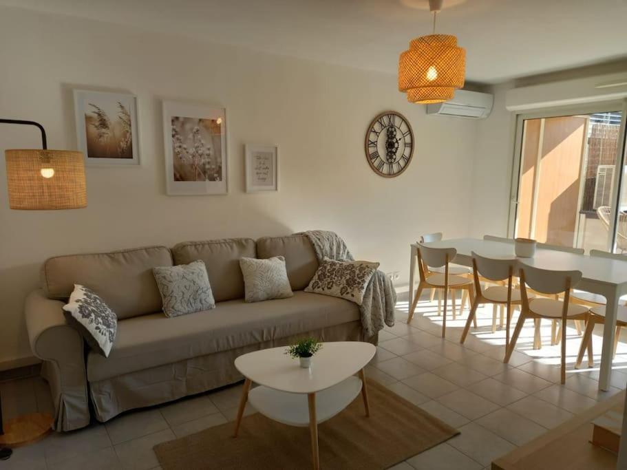 Appartement 8 Personnes En Face Des Remparts Climatise Avec Terrasse Et Parking Avinyon Dış mekan fotoğraf